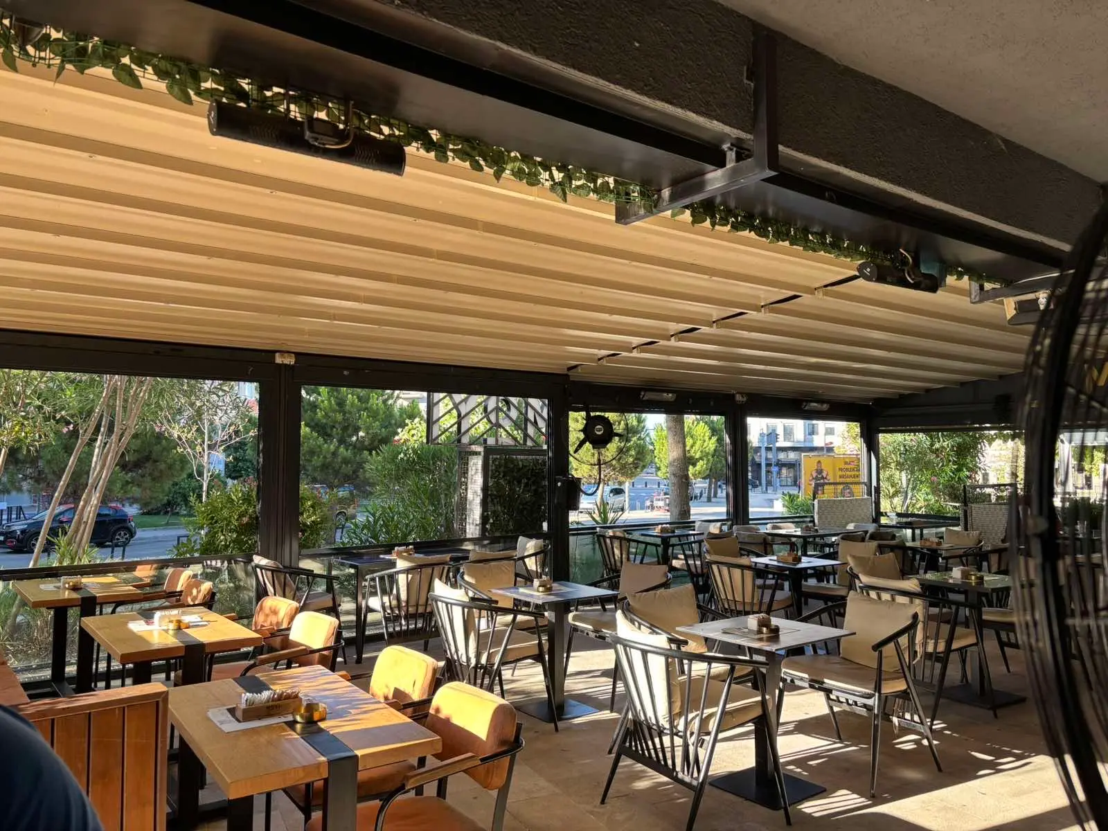 Sunčana terasa Lounge Bara MOYI Podgorica